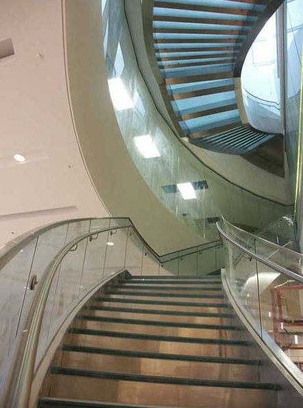 Escalera circular de vidrio 3