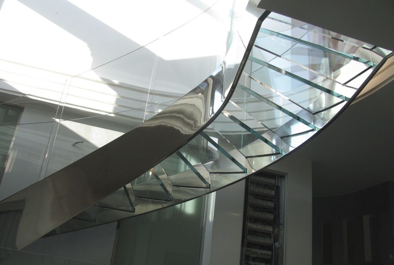 Escalera helicoidal en vidrio GLASSCURCID