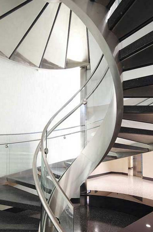 Escalera helicoidal de vidrio 3