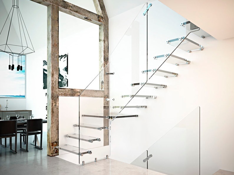 Escalera en L de vidrio