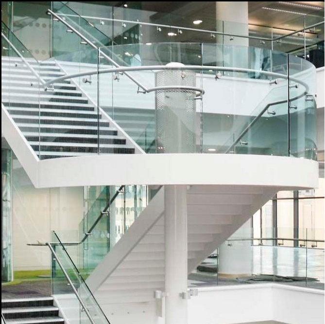 Escalera en U de vidrio 4